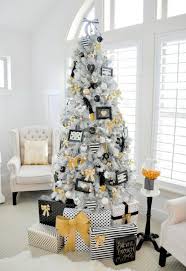 Black And Silver Christmas Tree Gold And Silver Christmas Tree Ideas Refresh Restyle Cool Christmas Trees White Christmas Decor Amazing Christmas Trees