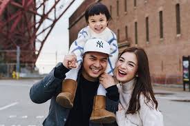 Di foto tersebut tertulis anak perempuan olivia jensen diberi nama, aurora jensen purnama. Chelsea Olivia Umumkan Jenis Kelamin Anak Kedua Okezone Celebrity