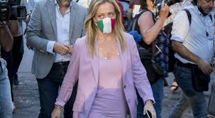 A smentire la notizia riportata da novella 2000, è la stessa leader di fratelli d'italia con un post*ironico sul suo profilo facebook: Giorgia Meloni Esce Il Libro Essere Mamma E Fare Politica I Figli Non Sono Un Limite Ma Danno Forza