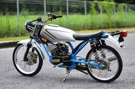 Assalamu'alaikum slur, kali ini saya reiew rx king tahun 97 full modif pemilik asal kebumen, semua sudah dijelaskan dividio. Buka Gas Sedikit Tarikan Nendang Rx King Satu Ini Bisa Bikin Terbang Gridoto Com