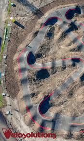 Bakx roosendaal bv is opgericht in 1962 door willem bakx als landbouw / loonbedrijf met één tractor en één werknemer. Roosendaal