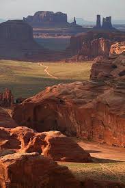Monument Valley A Region Of The Colorado Plateau Characterized By A Cluster Of Vast Sandstone Buttes The Valle De Los Monumentos Hermosos Paisajes Paisajes