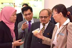 Kementerian pertanian (kementan) berinisiatif menggenjot produktivitas pertanian dengan meluncurkan revolusi industri 4.0 di bidang pertanian untuk menjawab tantangan. Kementerian Industri Utama Blog Rasmi Mardi