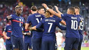 Les joueurs de l'équipe de france n'ont pas posé le genou avant leur match choc face à la l'entraîneur de l'équipe de france de football didier deschamps s'entretient avec les joueurs français. Brwuxs Tci5vum