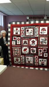 Pin By Marelisa Almeida On Colchas Mantas Quilts Applique Quilts Garden Quilt
