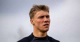 Rasmus Hojlund gives Man Utd fans two-word instruction after backlash to  message