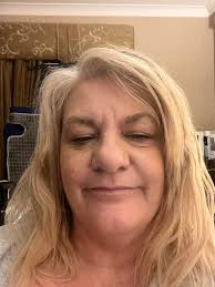 I am allowing my hair to grey but so not know what cut would suit me.