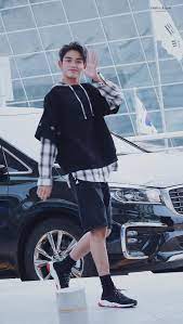 Baju kemeja kotak kotak couple lengan panjang model terbaru ryn. 10 Ide Mix And Match Kemeja Kotak Kotak Ala Idol Kpop Cowok