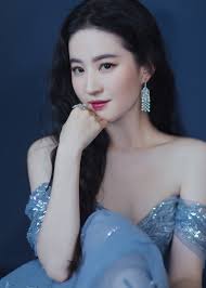 Lưu diệc phi hôm 29/1 trở thành đại sứ thương hiệu louis vuitton tại thị trường trung quốc sau khi nhãn hàng này chấm dứt hợp đồng với phạm băng không chỉ là người đại diện của thương hiệu lv, đầu 2021, lưu diệc phi còn trở thành đại diện của tập đoàn saic volkswagen (liên doanh giữa tập. LÆ°u Diá»‡c Phi Bá»‹ Soi Báº¯p Tay To Kem Thon Gá»n Ngoáº¡i Hinh Xuá»'ng Sáº¯c Khac Háº³n Hinh Ä'a Qua Chá»‰nh Sá»­a