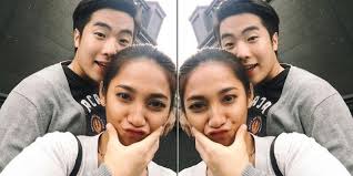 Mantan pacar dinda, joshua bahkan ikut mengomentari foto ini dan membuat penggemar heboh di kolom komentar. Dinda Kirana Sering Bikin Vlog Bareng Pacar Asal Korea Selatan