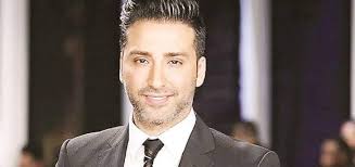 أثار الفنان والإعلامي الكويتي عبد الله الطليحي، الجدل عبر مواقع التواصل الاجتماعي، بعد أن نشر مقطع فيديو ظهر فيه وهو يقبّل ابنه على فمه، ما اعتبره الكثير. Ø¹Ø¨Ø¯ Ø§Ù„Ù„Ù‡ Ø§Ù„Ø·Ù„ÙŠØ­ÙŠ Ù…Ù† Ø¶Ø§Ø¨Ø· Ø´Ø±Ø·Ø© Ø¥Ù„Ù‰ Ù…Ù…Ø«Ù„ ÙˆÙØ§Ø² Ø¨Ù„Ù‚Ø¨ Ù‚ØªØ§Ù„ Ø§Ù„Ù…Ø­Ø§Ø±Ø¨ÙŠÙ† ÙˆÙ…Ø§ Ø­Ù‚ÙŠÙ‚Ø© Ø²ÙˆØ§Ø¬Ù‡ Ù…Ù† Ù…Ø±ÙŠÙ… Ø­Ø³ÙŠÙ†