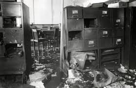 De politie laat weten dat het vermoedelijk om een gewapende overval ging. 1943 Bombing Of The Amsterdam Civil Registry Office Wikipedia