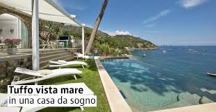 Unica posizione, panoramica, immersa nel verde cucina, salone doppio. Le Migliori Case Vacanze Con Piscina E Vista Mare Idealista News