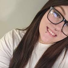 Amanda Harrow's Instagram, Twitter & Facebook