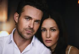 📸 @scarlettwarrick 💄 @mikaelahoneywill_mua 👧 @isirenmusic