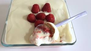 La crema al mascarpone sposa e avvolge i frutti rossi per un risultato fresco ed armonico che non ha nulla da invidiare alla tradizionale versione al caffè. Tiramisu Alla Ricotta Con Fragole E Lamponi Di Le Torte Di Simona