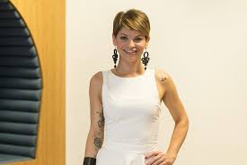 Alessandra amoroso is an italian pop/soul singer, songwriter, producer and tv personality. Fase 2 L Appello Di Alessandra Amoroso Non Sprechiamo Questa Opportunita Zerouno Tv Music Taormina