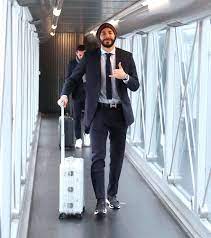 Comme de nombreux footballeurs, karim benzema est un passionné de grosses cylindrées. Karim Benzema On Twitter Suit Jacket Pantsuit Single Breasted Suit Jacket
