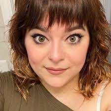 Beth Harbour's Instagram, Twitter & Facebook