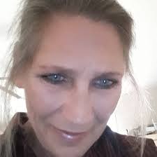 Edith Hess's Instagram, Twitter & Facebook