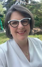 Which hairstyle do you like better?