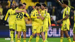 Zirve yarışı kızışıyor: Fener ikinciliği geri aldı... Fenerbahçe 4-0  Konyaspor - Son Dakika Spor Haberleri