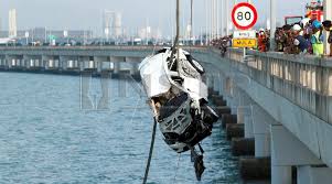 Jambatan pulau pinang (penang bridge) merupakan jambatan bertol yang menghubungkan perai di tanah besar dengan gelugor di pulau dengan merentasi selat pulau pinang. Pemandu Terbabit Kemalangan Di Jambatan Pulau Pinang Didakwa Esok