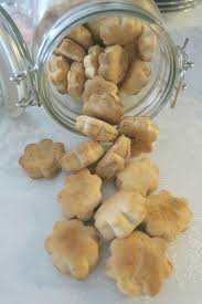 I frollini al parmigiano sono una bontà irresistibile, ottimi per snack e aperitivi. Cuocicucidici Biscotti Salati Al Parmigiano Reggiano