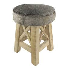 Optisch überzeugt er mit seinem amerikanischen design und dem wunderschönen weißen keder.optimalen komfort bietet er mit seiner hochwertigen polsterung im sitz und im rücken. Hocker Stuhl Kuhfell Grau Sitzhocker Fell Kuh Fell Klavierhocker Leinad Deko