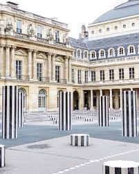 chantal coffeeandseasons sur instagram les colonnes de buren palaisroyal pathport palais royal architecture house styles