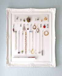 1001 Idee Et Tutoriels Pour Creer Un Diy Rangement Astucieux Porte Bijoux Mural Rangement Bijoux Rangement De Bijoux