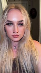 Andrea Pilcher's Instagram, Twitter & Facebook