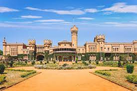 Fabhotel windsor castle inn brigade rd. 5 Similarities Between Bangalore Palace Uk S Windsor Castle Curly Tales