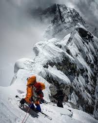 Skiing From The Summit Of Mt Everest Photo By Jimmy Chin X Post From R Climbing Skiing Climbing Everest Mount Everest Everest