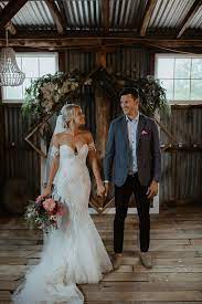 Rustic Glam New South Wales Wedding At Round Hill Homestead Junebug Weddings Tulle Wedding Dress Wedding Dresses Cap Sleeve Wedding Dress Mermaid