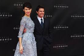 tom cruise and olga kurylenko tackle a busy day for oblivion celebrity photos celebrities tom cruise