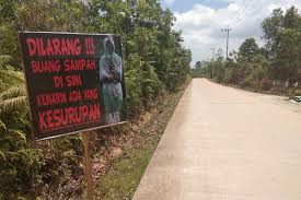 Sy sebenarnya nggak mengerti tp kayaknya jawabanya perintah maafnya. Dilarang Keras Siapa Yang Buang Sampah Disini Siap Siap Kesurupan Fajar