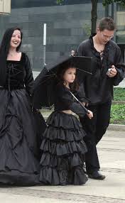 How To Dress Your Child In Alternative Clothing For School Gothic Outfits Goth Outfits Goth