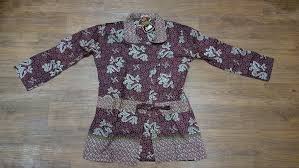 Untuk model atasan batik kombinasi polos pada tahun ini lebih bagus dan modern. Atasan Batik Krah Kancing Samping Kimono Sz Xl Fesyen Wanita Pakaian Wanita Atasan Di Carousell