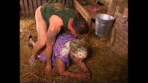 Karnını Doyuran Hamarat Köylü Kadına Samanlıkta Biniyor Porno 7DAK farkıyla  izle