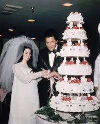 Thomas cruise mapother iv (born july 3 guys where my tom cruise christmas cake ? 27 Amazing Celebrity Wedding Cakes Royal Wedding Cakes Celeb Cakes