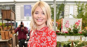 Nahrávejte, sdílejte a stahujte zdarma. Holly Willoughby Wears Warehouse Dress On This Morning And It S On Sale