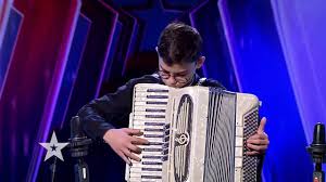 Acest show va fi difuzat luni si vineri de la ora 20:00. Romanii Au Talent 2021 Yannis BoroÈ™ Interpretare ImpecabilÄƒ La Acordeon Youtube