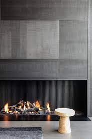 Il rivestimento del caminetto � una questione di gusto personale e stile che desideriamo pensiamo ai materiali moderni e tradizionali per rivestire i caminetti: Camini Aperti Guida 100 Idee Per Il Camino Perfetto Caminetto Moderno Idee Camino Piastrelle Camino