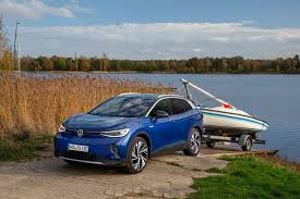 Long range model ys will manage more than 300 miles of range. Can The Vw Id 4 Be A Credible Competitor To The Tesla Model Y Carscoops