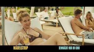 Von traumurlaub kann da keine rede sein. Red Style Video Trailer Madelstrip Mit Amy Schumer Sixx