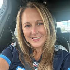 Nail artist for wedding nails