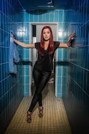 Lotte vanwezemael op uw event? Mnm Seksuologe Lotte Vanwezemael Scoort In De Slimste Mens Ik Kreeg Het Vaginaboek Voor Sinterklaas De Krant Hln Be