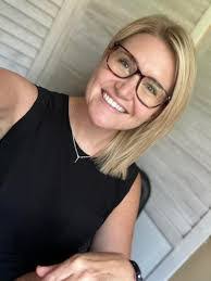 Ashley Bricker's Instagram, Twitter & Facebook