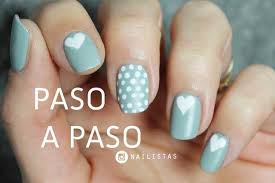 Se puede pintar la uña de un color base, en este caso un color rosa o blanco, y luego dibujar círculos concéntricos. Unas Decoradas Con Corazones Paso A Paso Nailistas Esmaltes Permanentes Y Productos De Unas Nailistas Esmaltes Permanentes Y Productos De Unas Tienda Online De Esmaltes Permanentes Polygel